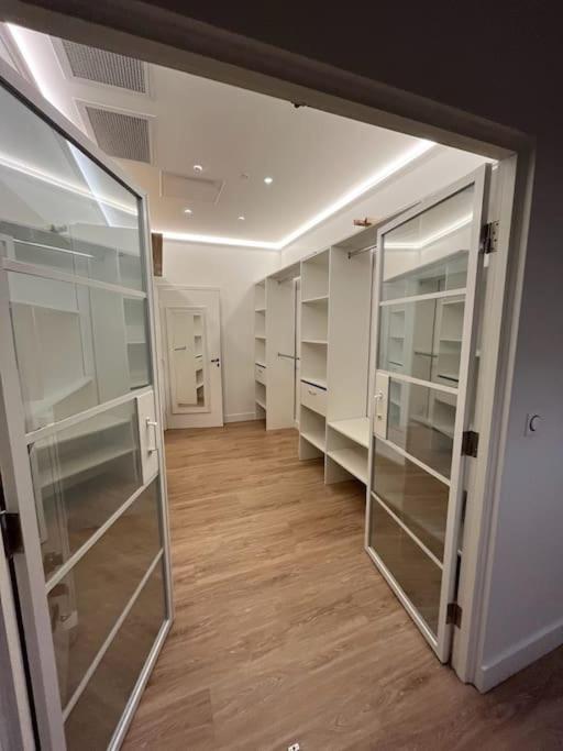 Large Haussmanian Appartment In The Heart Of Ница Екстериор снимка