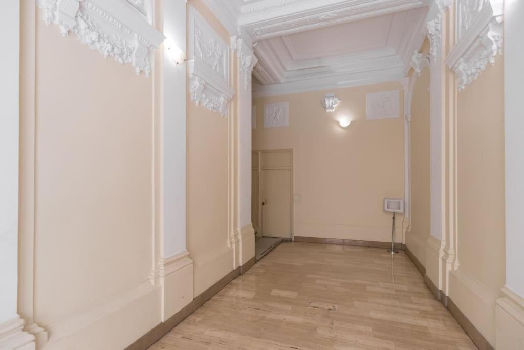 Large Haussmanian Appartment In The Heart Of Ница Екстериор снимка